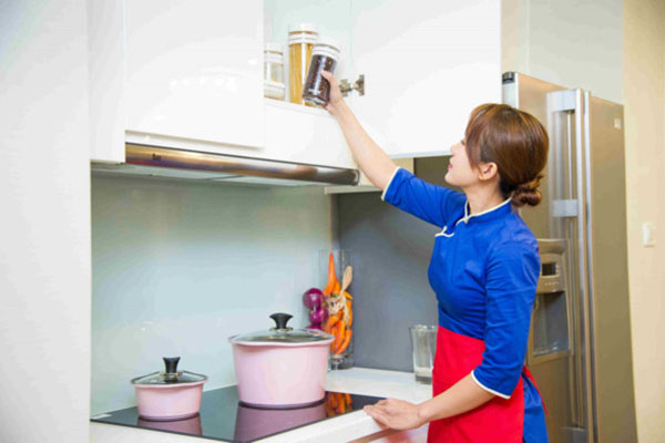 giup viec nau an theo gio 2